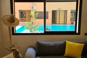 Appartement 2 chambres vue Piscine à Guèliz en face la gare de train marrakech